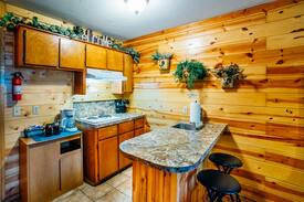 De Queen Cabin | Sleepy Hollow #4 Quaint Efficiency Cabins Located in the Heart of Hochatown