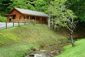 Bryson City Cabin | Wolf Den Cabin at Lands Creek Log Cabins