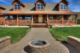 La Sal Cabin | Hidden Oaks Lodge