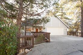 Lake Arrowhead Cabin | Heavenly Pines Lodge - Lake Passes Included!