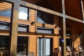 Smithville Cabin | Seclusion! Whispering River Cabin near Broken Bow