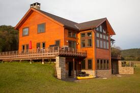 Damascus House | Delaware River Waterside Hideaway Private