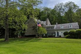 Bedford House | Historic Stone Mansion - Rock Spring Lodge
