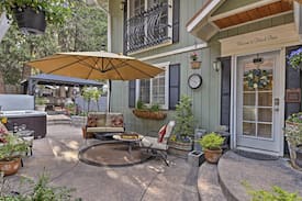 Pollock Pines Cabin | 'Avery House' Pollock Pines Cottage w/Hot Tub!