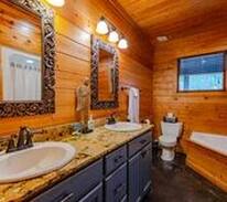 Broken Bow Cabin | Wanderlust is a beautifully decorated, fully equipped luxury cabin tucked away on two wooded acres.