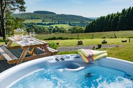 Crieff Cabin | Secluded hillside cottage, ideal romantic hideaway