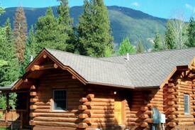 Troy Cabin | The Nest - A log home on Lake Creek