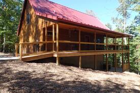 Berkeley Springs Cabin | Buck Haven is a luxurious and quite wooded retreat