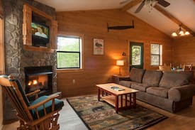 Bryson City Cabin | Bobcat Cabin at Lands Creek Log Cabins
