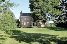 Coxsackie House | Windrift Hall - Your Sanctuary on a Private Lake