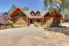 Junction City Cabin | Gold Rush Cabin 5 BR & 14 Acres on The Trinity River