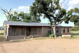 San Saba Cabin | Limestone Guesthouse on The 5 J Ranch