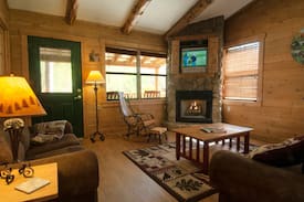 Bryson City Cabin | Wolf Den Cabin at Lands Creek Log Cabins