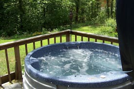 Steelville Cabin | Romantic log cabin with private hot tub