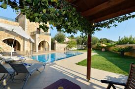 Pyrgos Psilonerou Villa | Joanna Villa with private pool, 1km from the beach