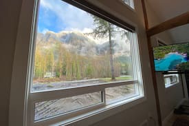 Snoqualmie Cabin | Ansel's Cabin, The Refined Riverfront Getaway