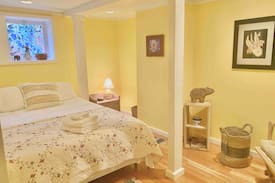 Falmouth Foreside House | Beachside Cottage-5min to Portland (Private Suite)