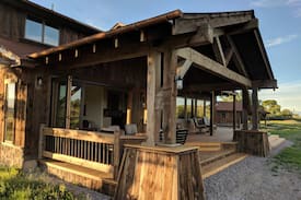 Dillon House | Luxurious Hideaway on Beaverhead River- RiverHouse