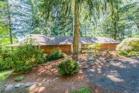Ridgefield House | Falcons Rest. Stunning view from luxury suite!