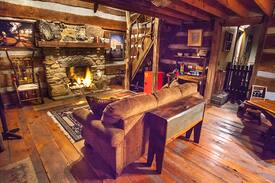 Savanna Cabin | “Grandpa's Cabin” 1837 Historic Cabin