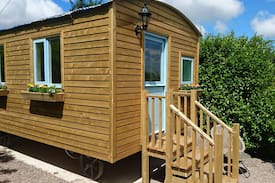 MacGillycuddy's Reeks House | Shepherd's Hut - Glamping in the Ring of Kerry