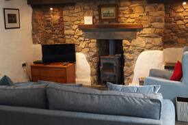 Solva Cabin | Y Bwthyn Bach Gwyn: Cosy retreat with log burner