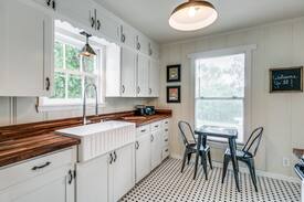 Grapevine House | Katie's Woods Lake Cottage