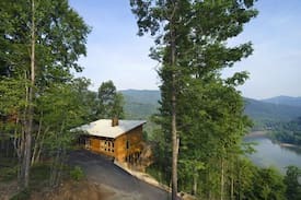 Butler House | Cloud Gate at Watauga Lake with Dock