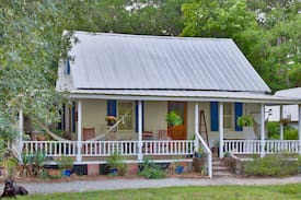 Daufuskie Island Cabin | The Oyster Cottage on Daufuskie with Golf Cart