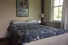 Hadley Bed & Breakfast | The 1797 House/Dawson room near Amherst, Hamp