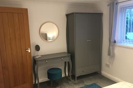 Willerby Cabin | The Willows - Garden Guest Cottage