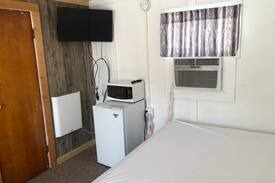 Brooklyn Resort | Nice little studio units at Wolf Lake Resort