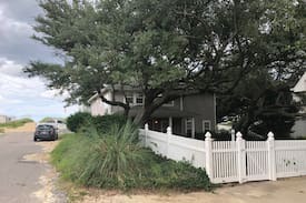 East Ocean View House | Courtyard Cottage STEPS TO THE BEACH
