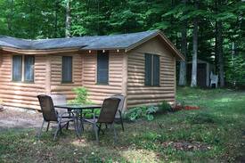 Maple City Cabin | -Grandpa's Little Cabin! - Across from Glen Lake!!