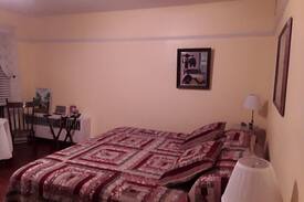 Monterey Bed & Breakfast | River Rest Farm B&B King Rm. - Head Waters, VA