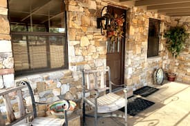 San Saba Cabin | Limestone Guesthouse on The 5 J Ranch