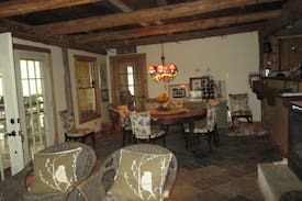 Simpson House | The Inn at Lake Glendale-Oak Suite
