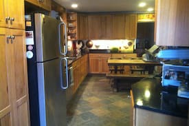 Simpson House | The Inn at Lake Glendale-Oak Suite