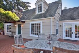 Boulevard Bluffs House | Edgewater Cottage Retreat, Gated Acre with Views