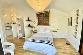 Agoura Hills Cabin | Eclectic + Rustic - Malibou Lake Hideaway