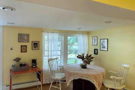Falmouth Foreside House | Beachside Cottage-5min to Portland (Private Suite)