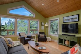 Manzanita House | Treehouse Hideaway - Modern, Spacious, Amazing decor, Wall of Windows