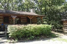 Pittsburg Cabin | Wolf Cub Cabin with Private Hot Tub!