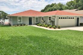 Eastlake Weir House | *Recently Renovated, 4BR/3BA on Lake Weir*