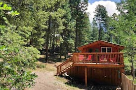 Bear Park Cabin | Cozy Apple Barn Cabin in the village of Cloudcroft