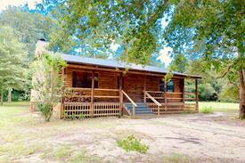 Elberta Cabin | The Log Cabin at Sanders Fields