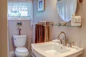 Camden Apartment | Crows Nest Suite of Green Gables Inn
