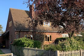 Roxton House | The Eagles Nest in Restful the Roxton village
