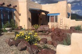El Prado House | Taos Casa Vista Grande - Adobe Home with a View