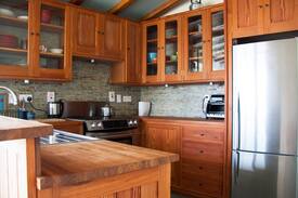 Lisdoonvarna Cabin | Thatched Cottage, ocean views, minutes to Doolin